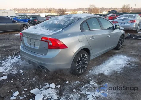 2017 Volvo S60 T5 Dynamic z USA, uszkodzony, nr VIN YV140MTL8H2435258